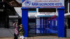 メタノール中毒による外国人観光客死亡、宿泊所の従業員８人拘束　ラオス
