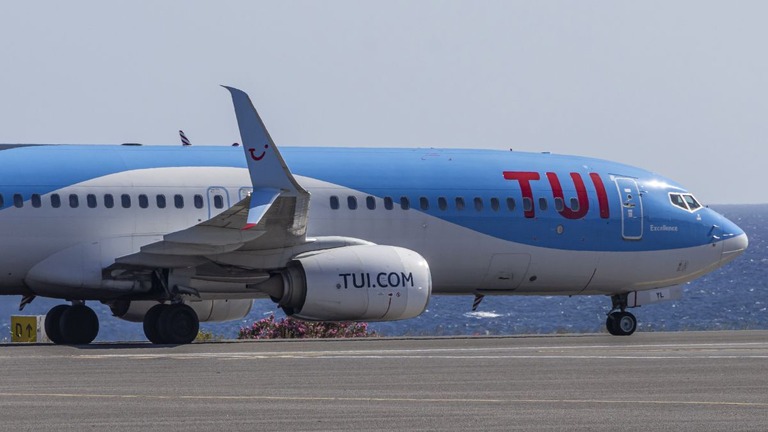 機内が与圧されないトラブルにより昨年フライトを中断したＴＵＩエアウェイズの旅客機/Nicolas Economou/NurPhoto/Getty Images