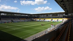 サッカー試合でファン同士の乱闘、警官含む７９人負傷　ドイツ