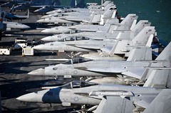 米ＦＡ１８戦闘機が紅海上で撃墜、友軍による誤射か　パイロット２人緊急脱出
