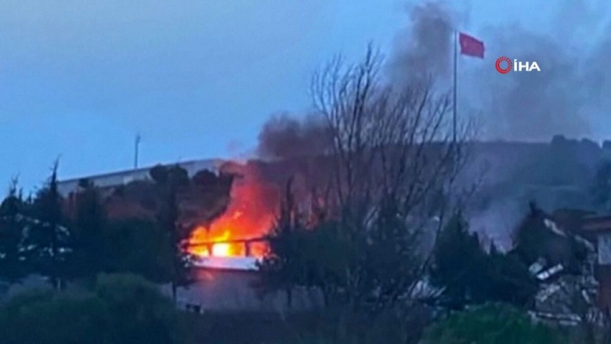 爆発の様子を映した映像の一部=24日、トルコ北西部バルケシル県/IHA/Reuters