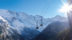 「世界一急勾配」なケーブルカー、スイスで開通　４分で７７５ｍ上昇