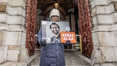 エジプトで収監の英国系活動家、母が解放求めハンスト１００日目