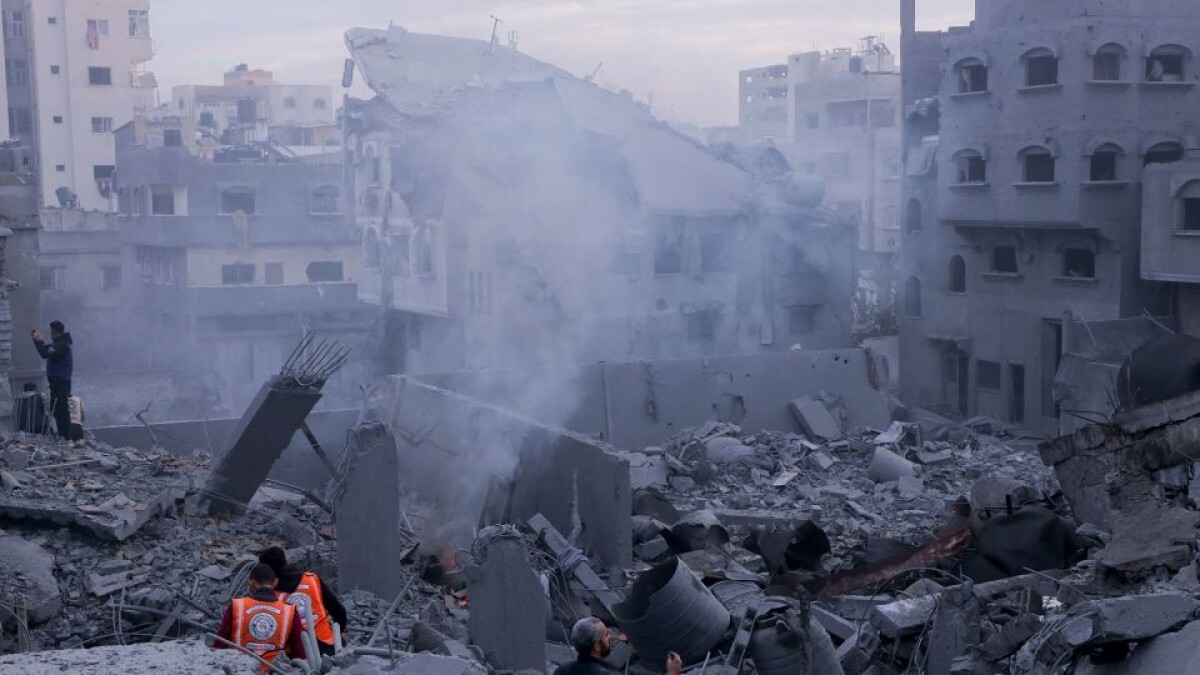 イスラエル軍の攻撃を受けた建物=4日、パレスチナ自治区ガザ地区/Rami Zohud/Middle East Images/AFP/Getty Images