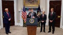 「マスク氏が嫌う相手」にトランプ大統領言及、巨額ＡＩプロジェクト批判の発言めぐり