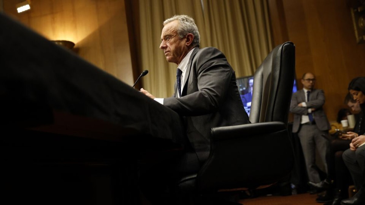 公聴会で発言するロバート・ケネディ・ジュニア氏=30日、米ワシントンDC/Kevin Dietsch/Getty Images