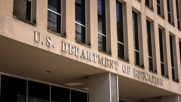 米ワシントンにある教育省の建物＝２０２４年８月２１日/Tierney L. Cross/Getty Images