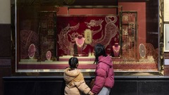 中国、春節の旅行消費７％増　映画興収も過去最高に