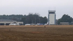 銃を持って飛行機要求の１０代、パイロットが阻止　米空港