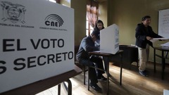 エクアドル大統領選、現職ノボア氏と左派ゴンサレス元国会議員が事実上の一騎打ち