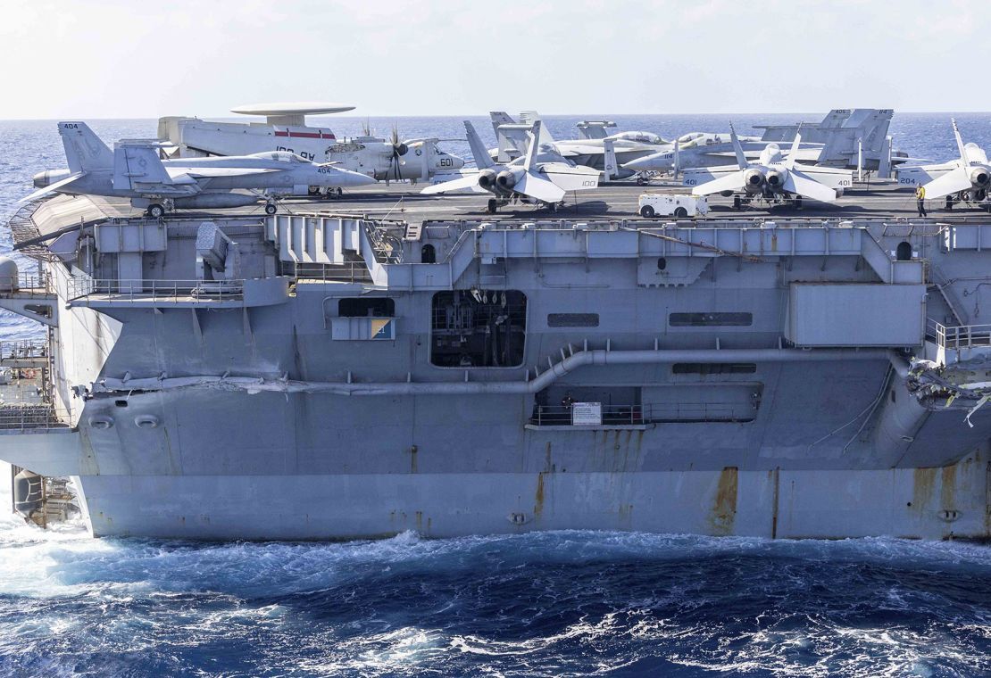 原子力空母「ハリー・S・トルーマン」は商船と衝突して外部を損傷した/MCC Jose Hernandez/Digital/U.S. Naval