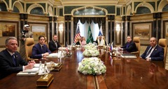 米ロ高官、ウクライナ情勢めぐり協議　公館機能の回復など四つの原則で合意