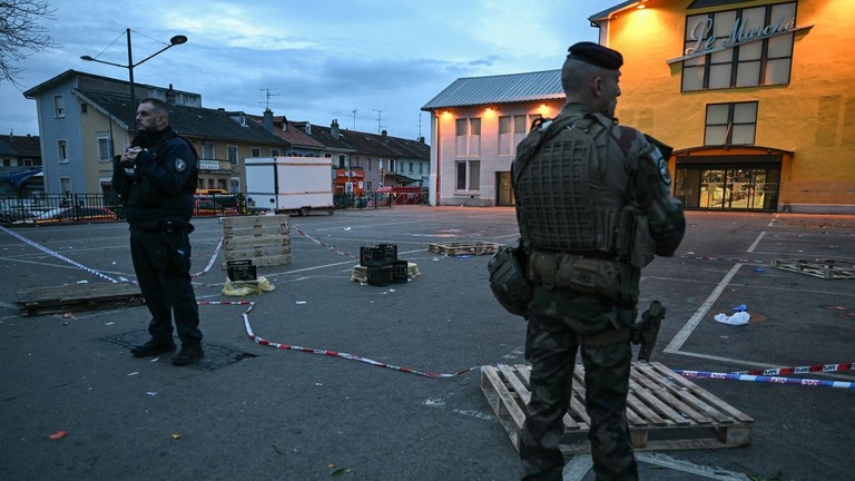 フランス東部で、刃物による襲撃があり、１人が死亡した/Sebastien Bozon/AFP/Getty Images