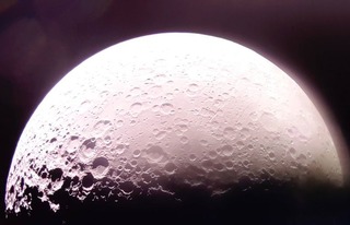 地球からは見えない月の裏側から撮影した月の南極＝１３日