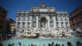 イタリア首都ローマの観光名所トレビの泉