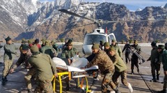 雪崩に巻き込まれた建設作業員４６人を救出、コンテナのおかげか　インド