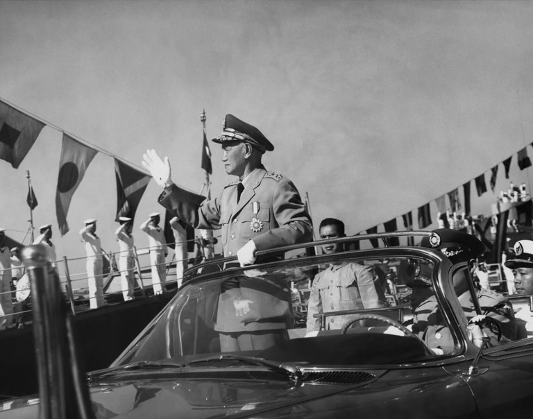 核開発の技術的基礎を築くための秘密計画を立ち上げた蒋介石/Archive Photos/Getty Images