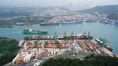 米ブラックロック、パナマ運河の港湾を香港企業から買収　トランプ氏憤慨の根源