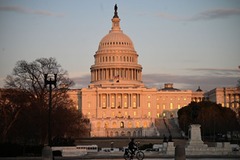 米下院議長がつなぎ予算案を公表、政府機関の閉鎖回避へ　民主党は反対姿勢
