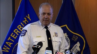 記者会見で発言したウォーターバリー警察署長のフレッド・スパニョーロ氏＝１３日、米コネティカット州