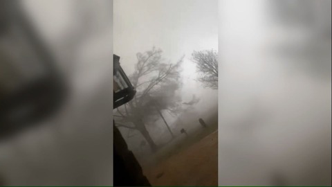 竜巻が自宅付近を通過　米