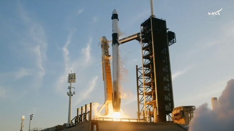 宇宙飛行士ふたり、ＩＳＳでの長期滞在を語る