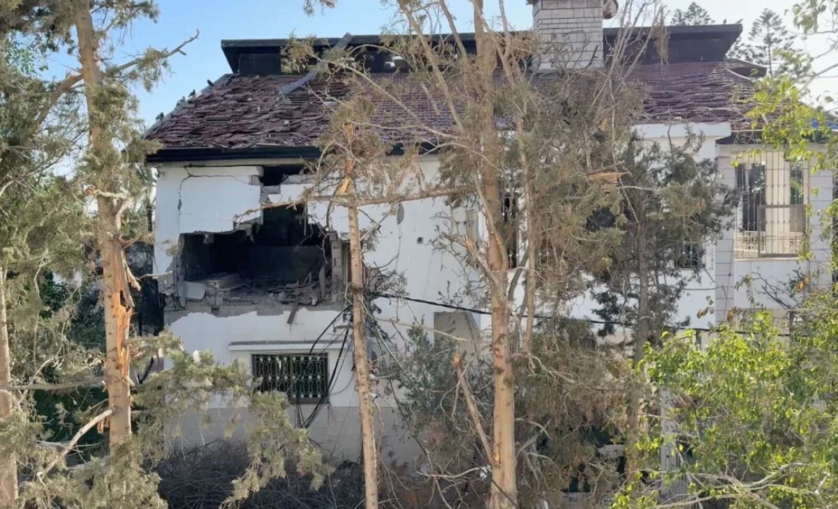 「爆発物」で損傷した国連の建物=19日、ガザ/Mohammad Al Sawalhi for CNN
