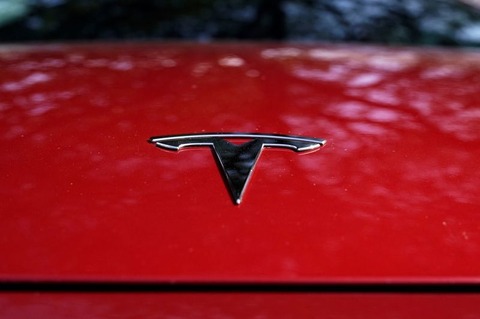 マスク氏への抗議の波、テスラ車手放す所有者も