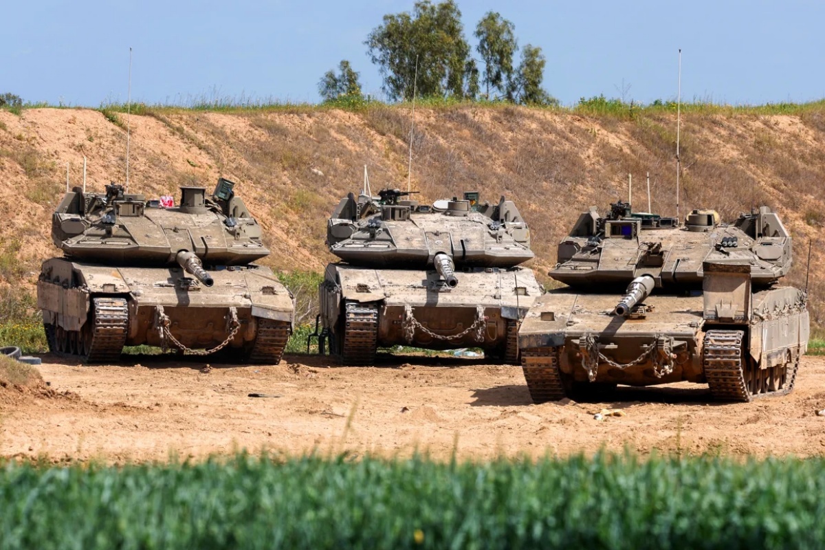 ガザ北部で目撃されたイスラエル軍の戦車=19日/Jack Guez/AFP/Getty Images