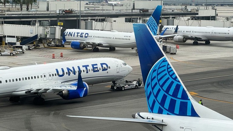 米ユナイテッド航空の中国行き国際線に乗務した操縦士が、出発後にパスポートを忘れていたことが発覚し米国に引き返す出来事があった/Jakub Porzycki//NurPhoto/Getty Images/FILE