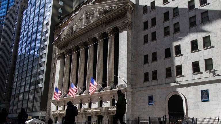 ウォール街での賞与は昨年ウォール街の収益が９０％上昇した好調ぶりが反映されている/Michael Nagle/Bloomberg/Getty Images