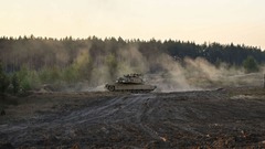 米陸軍兵４人、リトアニアで訓練中に行方不明に　水没した装甲車発見