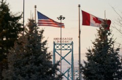 カナダ首相、トランプ氏に報復関税を警告　電話会談で伝える