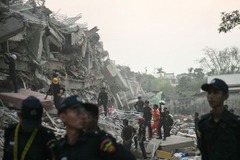 ミャンマー地震の死者１７００人超、バンコクでもビル倒壊　まだ多数ががれきの下敷きに