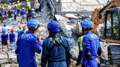 ミャンマー地震の死者２０００人超す　発生から７２時間経過