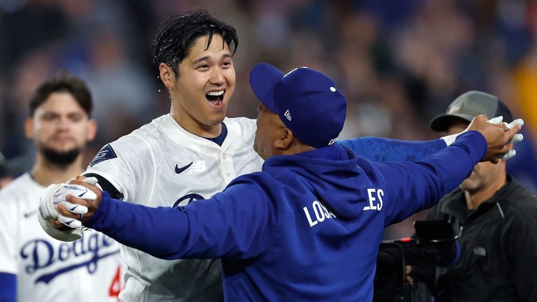大谷翔平のサヨナラホームランでドジャースが開幕８連勝を記録した/Ronald Martinez/Getty Images