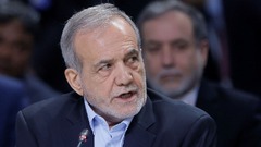 イラン大統領、「ぜいたく」な南極旅行で副大統領を解任