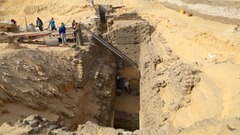エジプト・アビドスで３６００年前の王墓発見、王の名は不明