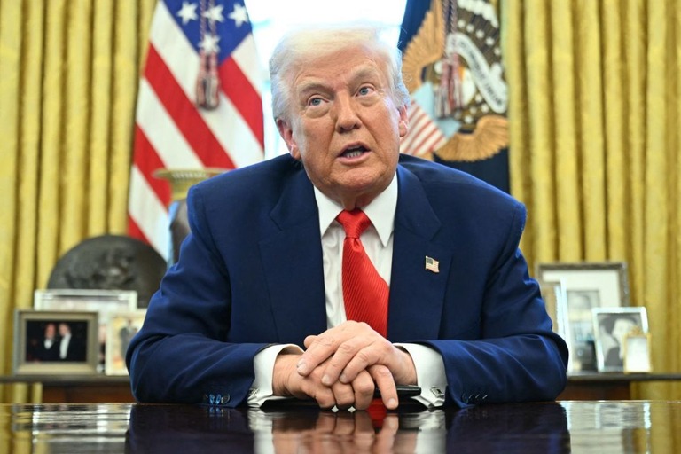 大統領執務室で発言するトランプ大統領＝９日/Saul Loeb/AFP/Getty Images