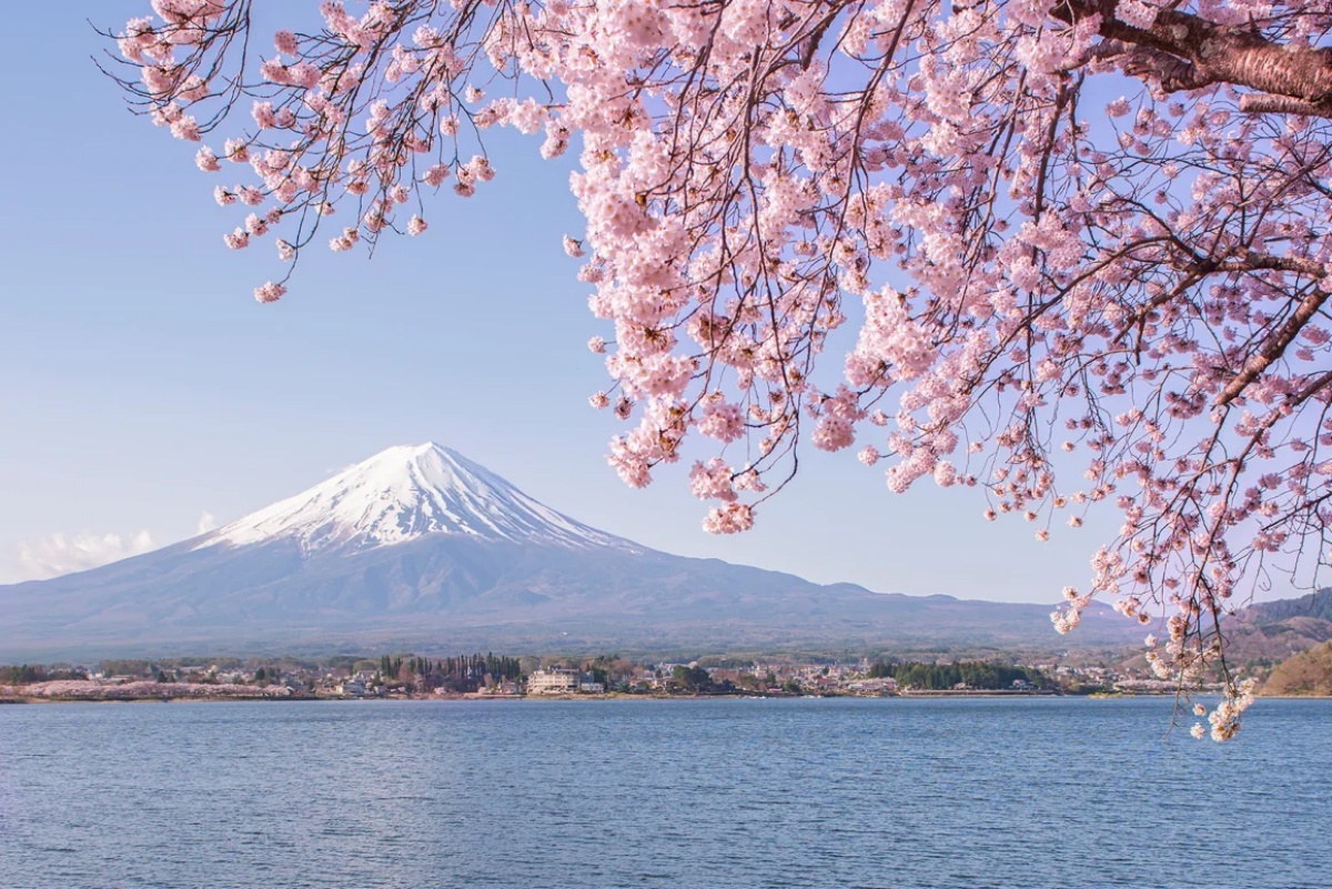河口湖から見える富士山/DoctorEgg/Moment RF/Getty Images