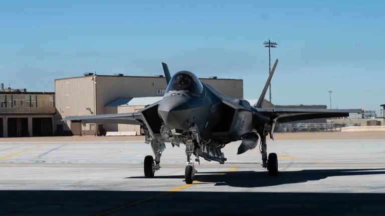 「フランケンジェット」のあだ名が付けられたＦ３５ＡライトニングⅡ。第３３８戦闘航空団に配備された/Capt. Nathan Poblete/US Air Force
