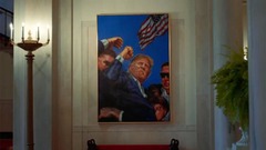 拳突き上げるトランプ氏の肖像画、ホワイトハウスに掲示　暗殺未遂事件の象徴的場面