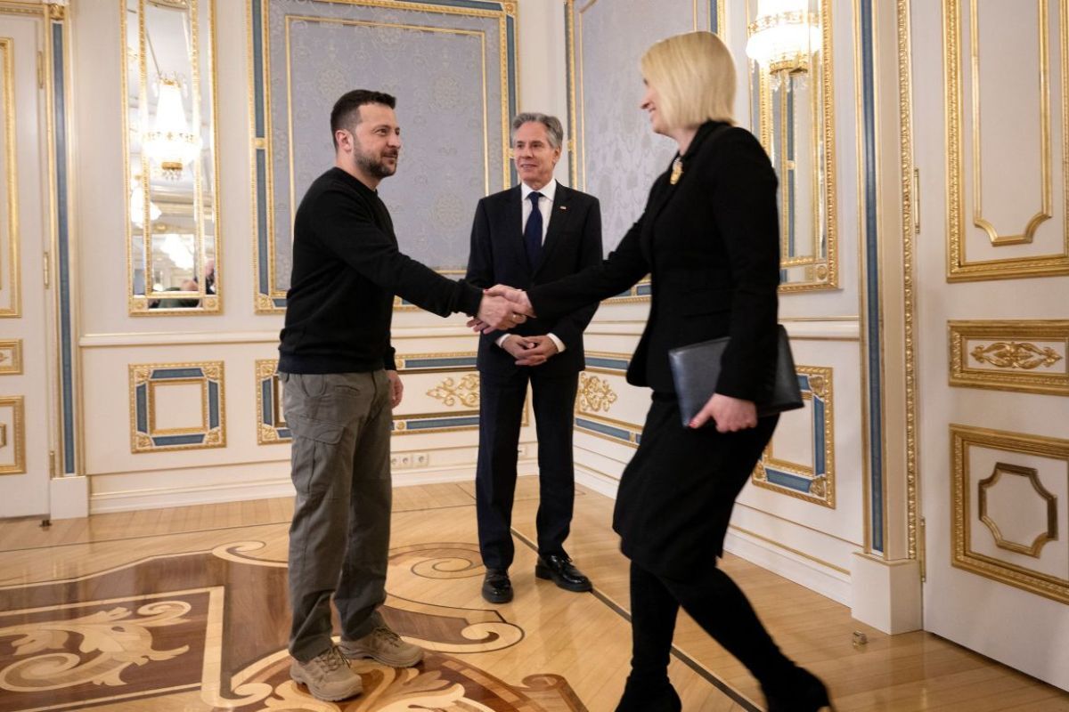 ブリンク大使を迎えるウクライナのゼレンスキー大統領=2024年5月/Brendan Smialowski/Pool/AFP via Getty Images