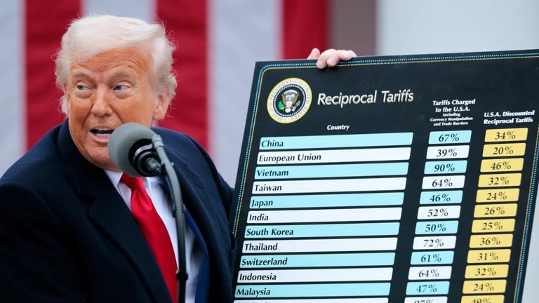 関税について発表するトランプ米大統領＝４月２日、ホワイトハウス/Chip Somodevilla/Getty Images