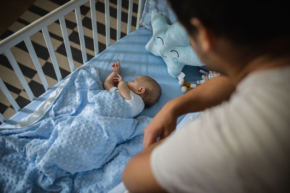 脳に有害な化学物質、子どもの睡眠中にマットレスから放出　新研究