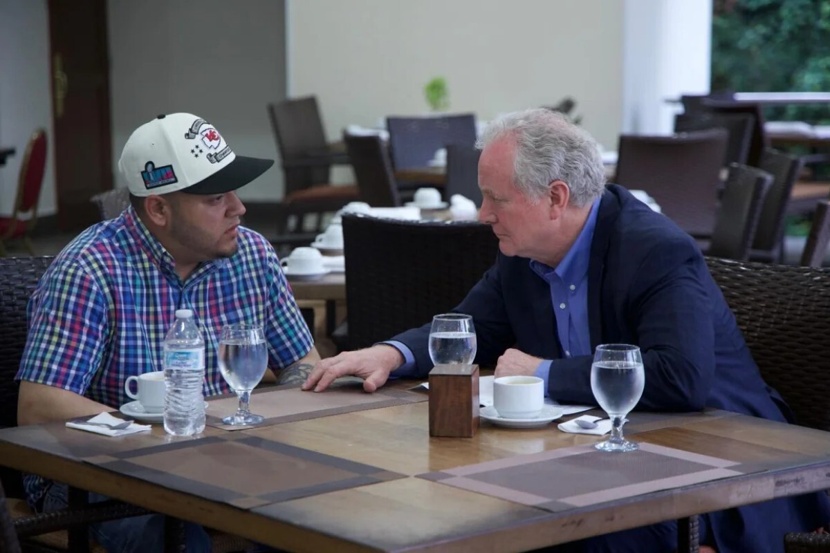 アブレゴガルシア氏と面会するバンホーレン上院議員/Sen Chris Van Hollen/Facebook