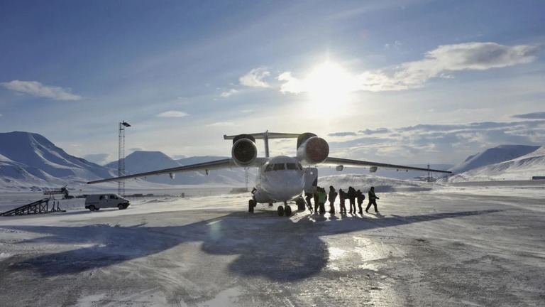 商業定期便が運航する空港の中で世界最北端にあるノルウェーのスバールバル空港
