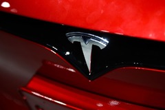イーロン・マスク氏、「ＤＯＧＥに割く時間を大幅に減らす」　テスラの利益急落