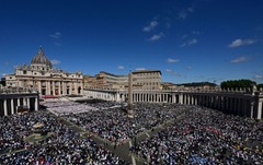 ローマ教皇フランシスコ、葬儀終えて安らかな眠りに