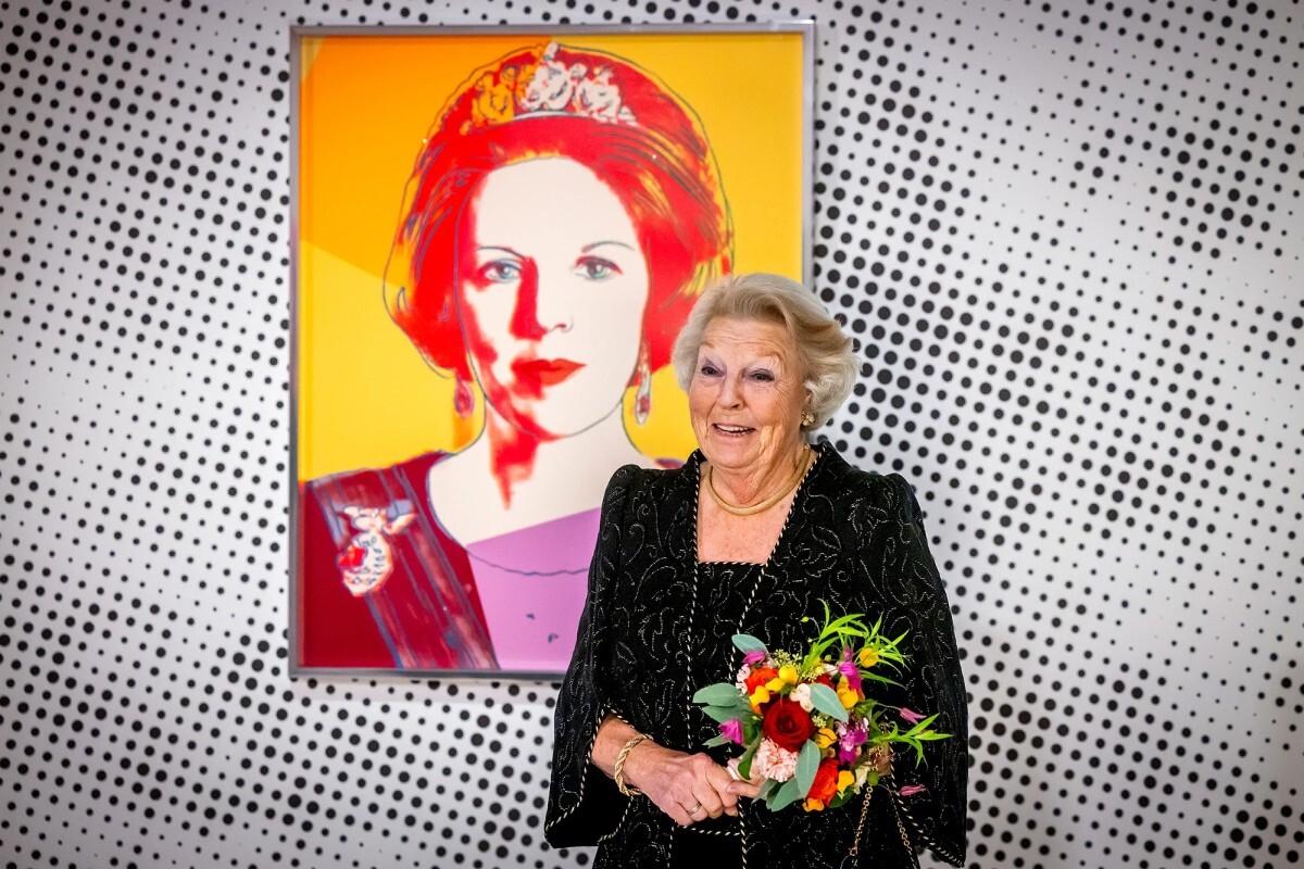 アンディ・ウォーホル展の開始を発表するオランダのベアトリックス前女王＝２４年１０月